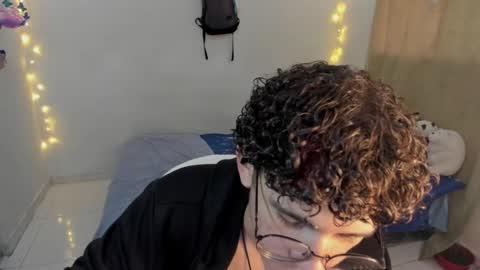 Tom Blue online show from 12.16.25