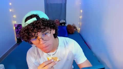 Tom Blue online show from 03.18.26