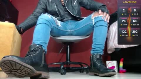 Snapshot of tom_brown12 chatting on 02.10.25 Tom online show from 02.10.25