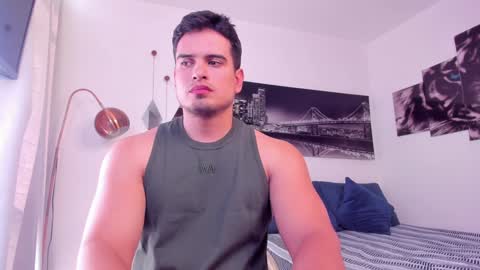 Snapshot of tom_mckleein chatting on 01.15.25 TOM MCKLEEIN instagram online show from 01.15.25