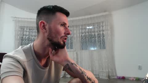 Snapshot of tom_michael chatting on 10.02.25 Michael online show from 10.02.25