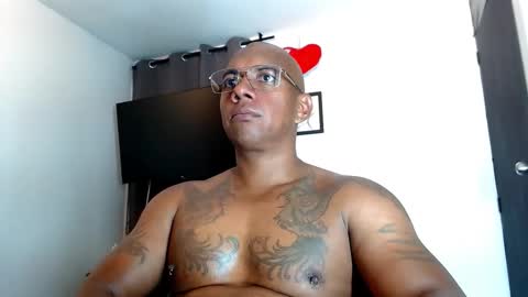 Snapshot of tom_miller chatting on 10.01.25 Tom Miller online show from 10.01.25