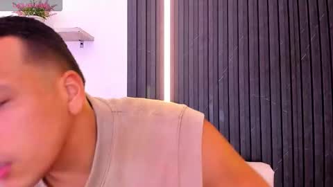 Tom muscle1 online show from 11.02.25