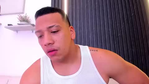 Tom muscle1 online show from 11.12.25