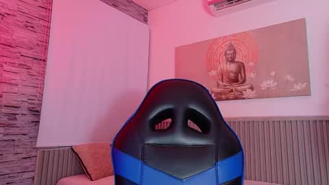 Tom muscle1 online show from 12.15.25