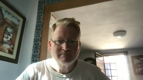 Snapshot of tomascausa chatting on 12.03.24 Hola online show from 12.03.24