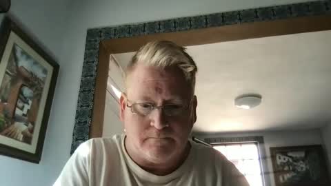 Snapshot of tomascausa chatting on 01.31.25 Hola online show from 01.31.25