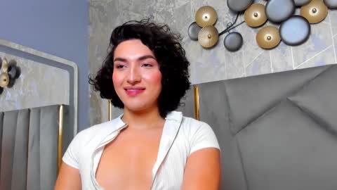 Snapshot of tomlondon_ chatting on 02.18.25 online show from 02.18.25