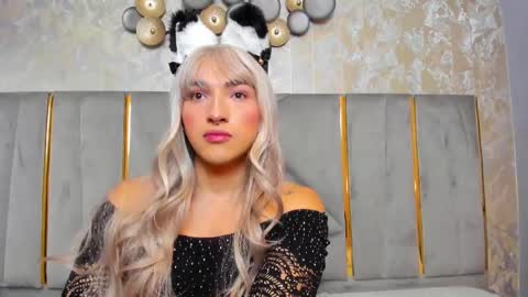 Snapshot of tomlondon_ chatting on 02.19.25 online show from 02.19.25