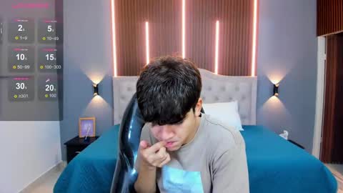 Snapshot of tommy18__ chatting on 09.24.25 Tommy  online show from 09.24.25