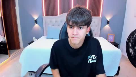 Snapshot of tommy18__ chatting on 09.28.25 Tommy  online show from 09.28.25