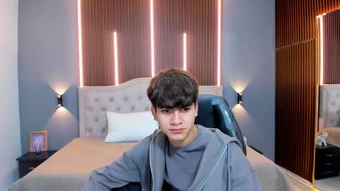 Snapshot of tommy18__ chatting on 10.03.25 Tommy  online show from 10.03.25