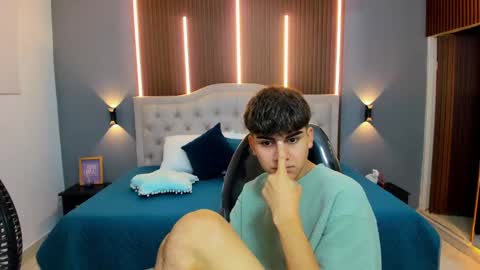 Snapshot of tommy18__ chatting on 10.07.25 Tommy  online show from 10.07.25