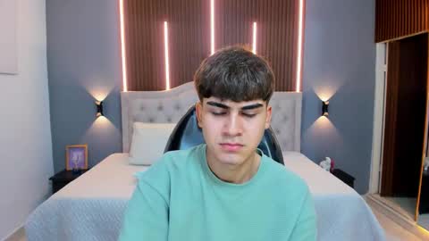 Snapshot of tommy18__ chatting on 10.10.25 Tommy  online show from 10.10.25