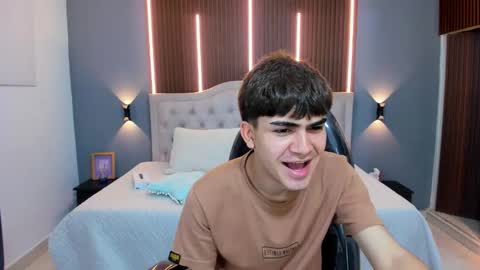 Snapshot of tommy18__ chatting on 10.11.25 Tommy  online show from 10.11.25