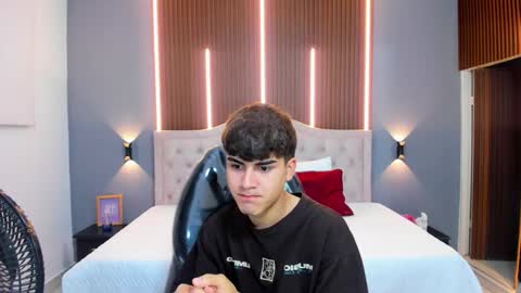 Snapshot of tommy18__ chatting on 10.16.25 Tommy  online show from 10.16.25