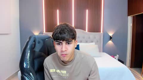 Snapshot of tommy18__ chatting on 10.17.25 Tommy  online show from 10.17.25