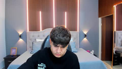 Snapshot of tommy18__ chatting on 10.21.25 Tommy  online show from 10.21.25