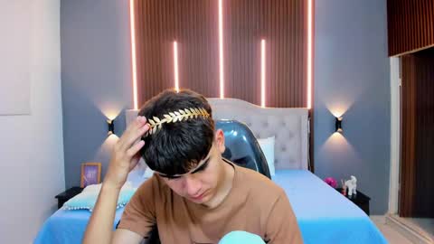 Snapshot of tommy18__ chatting on 10.28.25 Tommy  online show from 10.28.25