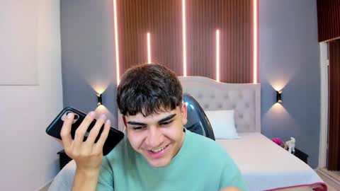 Snapshot of tommy18__ chatting on 10.30.25 Tommy  online show from 10.30.25