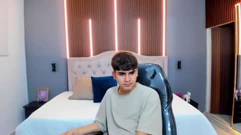 Snapshot of tommy18__ chatting on 10.31.25 Tommy  online show from 10.31.25