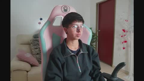 Snapshot of tommy_blue1 chatting on 10.01.25 Blue online show from 10.01.25