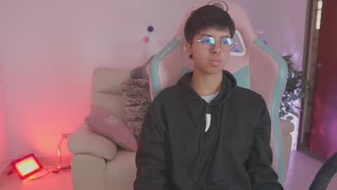 Snapshot of tommy_blue1 chatting on 10.02.25 Blue online show from 10.02.25