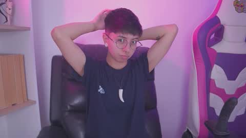 Snapshot of tommy_blue1 chatting on 10.10.25 Blue online show from 10.10.25