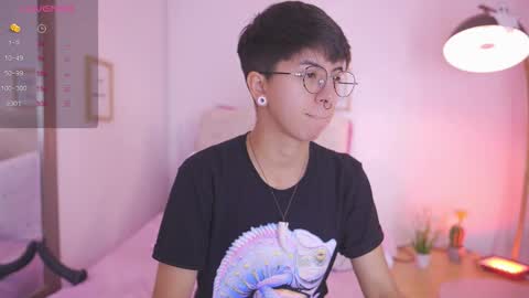 Snapshot of tommy_blue1 chatting on 10.27.25 Blue online show from 10.27.25