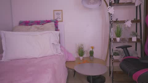 Snapshot of tommy_blue1 chatting on 11.04.25 Blue online show from 11.04.25