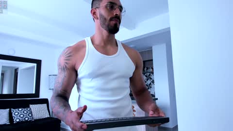 Snapshot of tony_muscle1 chatting on 12.22.24 tony muscle1 online show from 12.22.24
