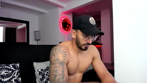 Snapshot of tony_muscle1 chatting on 12.23.24 tony muscle1 online show from 12.23.24