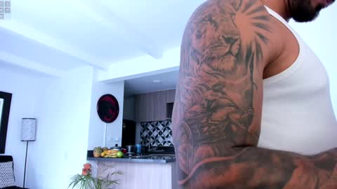 Snapshot of tony_muscle1 chatting on 12.24.24 tony muscle1 online show from 12.24.24