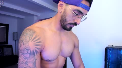 Snapshot of tony_muscle1 chatting on 01.06.25 tony muscle1 online show from 01.06.25