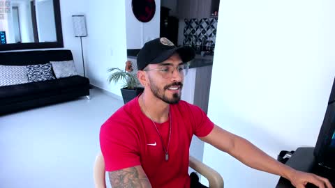 Snapshot of tony_muscle1 chatting on 01.07.25 tony muscle1 online show from 01.07.25
