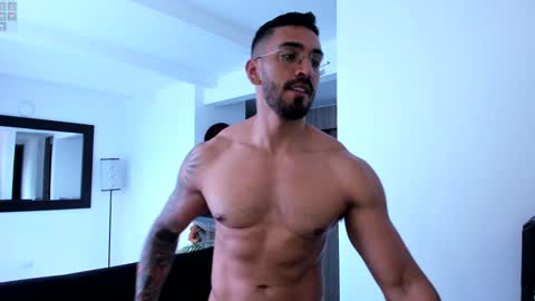 Snapshot of tony_muscle1 chatting on 01.12.25 tony muscle1 online show from 01.12.25