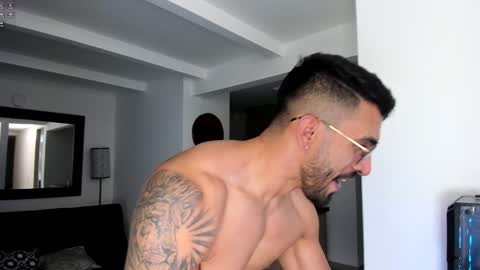 Snapshot of tony_muscle1 chatting on 01.12.25 tony muscle1 online show from 01.12.25