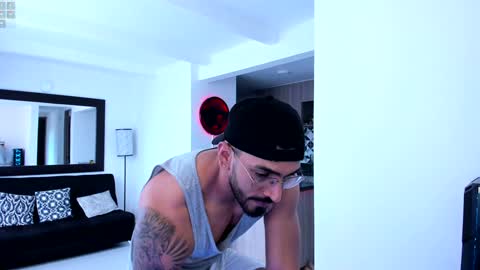 Snapshot of tony_muscle1 chatting on 01.16.25 tony muscle1 online show from 01.16.25