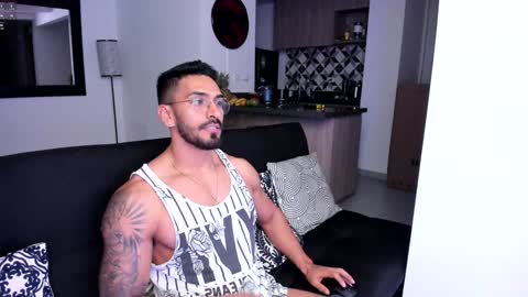 Snapshot of tony_muscle1 chatting on 01.18.25 tony muscle1 online show from 01.18.25