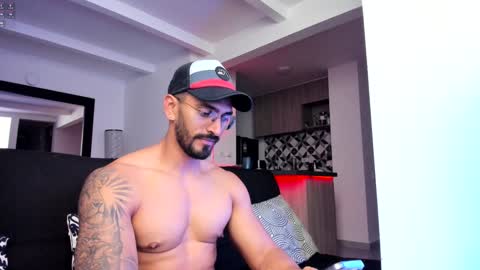 Snapshot of tony_muscle1 chatting on 02.03.25 tony muscle1 online show from 02.03.25