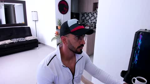Snapshot of tony_muscle1 chatting on 02.07.25 tony muscle1 online show from 02.07.25