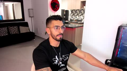 Snapshot of tony_muscle1 chatting on 02.09.25 tony muscle1 online show from 02.09.25