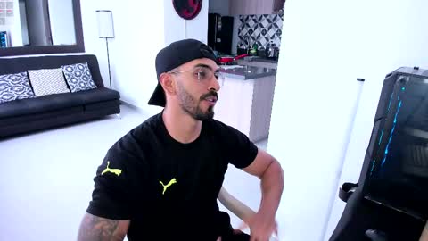 Snapshot of tony_muscle1 chatting on 02.10.25 tony muscle1 online show from 02.10.25