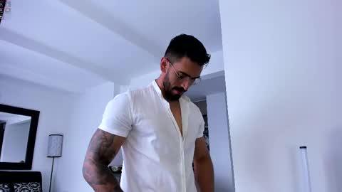 Snapshot of tony_muscle1 chatting on 02.14.25 tony muscle1 online show from 02.14.25
