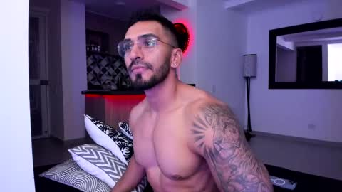 Snapshot of tony_muscle1 chatting on 02.25.25 tony muscle1 online show from 02.25.25