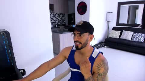 Snapshot of tony_muscle1 chatting on 03.02.25 tony muscle1 online show from 03.02.25