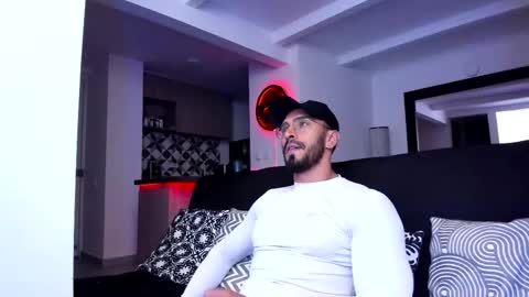 Snapshot of tony_muscle1 chatting on 03.04.25 tony muscle1 online show from 03.04.25