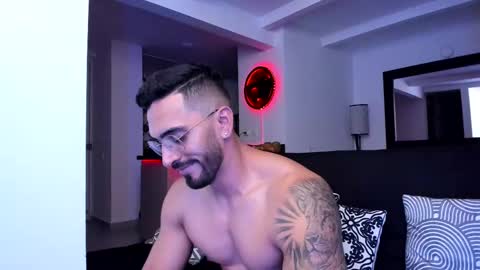 Snapshot of tony_muscle1 chatting on 03.06.25 tony muscle1 online show from 03.06.25