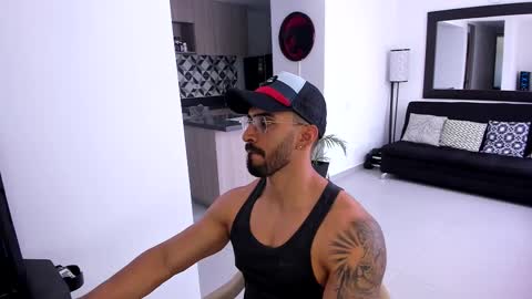 Snapshot of tony_muscle1 chatting on 03.09.25 tony muscle1 online show from 03.09.25