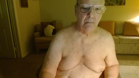 Snapshot of tonysview12000 chatting on 12.21.25 tonysview12000 online show from 12.21.25